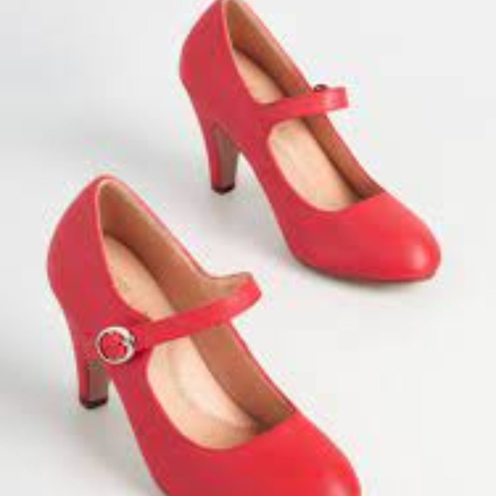 ModCloth Kickin' Up Feels Mary Janes SIZE 7 **NIB**
